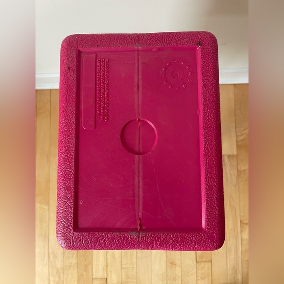 Igloo Teal and Pink Cooler with Yellow Handle - Picture 9 of 9